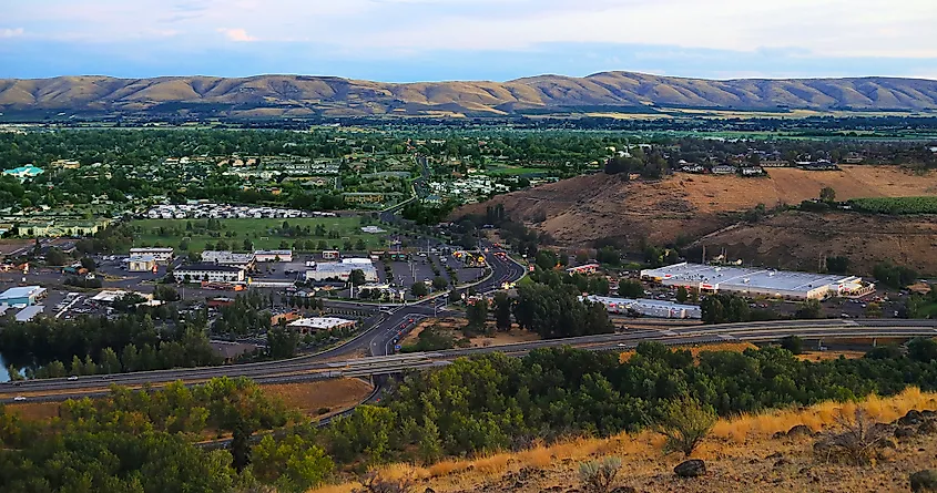 View of Yakima, Washington, from Lookout Point, looking south along 40th Avenue.