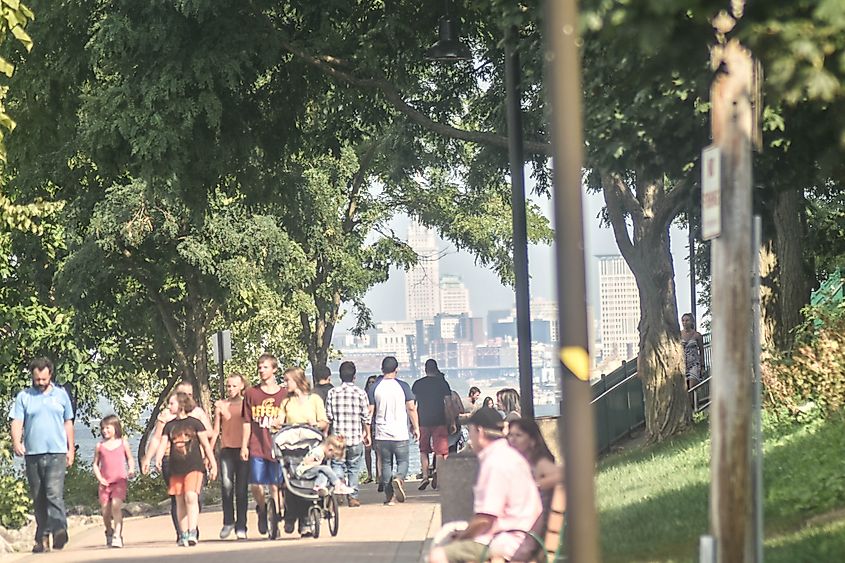 People walking along Lakewood Park in Ohio.