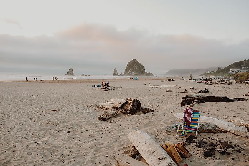 Cannon Beach surrounded by holidaymakers
