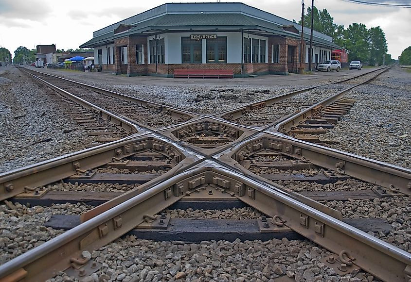 Corinth, Mississippi. In Wikipedia. https://en.wikipedia.org/wiki/Corinth,_Mississippi By Ron Cogswell - "Crossroads of the Confederacy" -- The Civil War Railroad Crossroads at Corinth (MS) 2013, CC BY 2.0, https://commons.wikimedia.org/w/index.php?curid=32287242