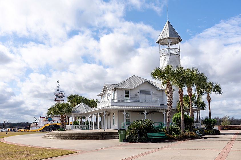 A historic building seen at Mary Ross Park, home of a local farmer's market and the annual Brunswick Stewbilee, via Joanne Dale / Shutterstock.com