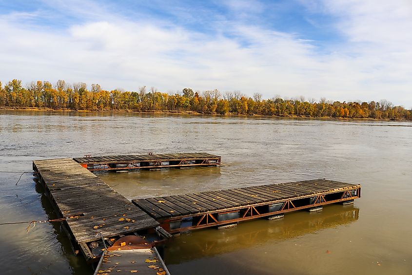 Floating pier on the Missouri River in Washington, Missouri, on a sunny fall day.