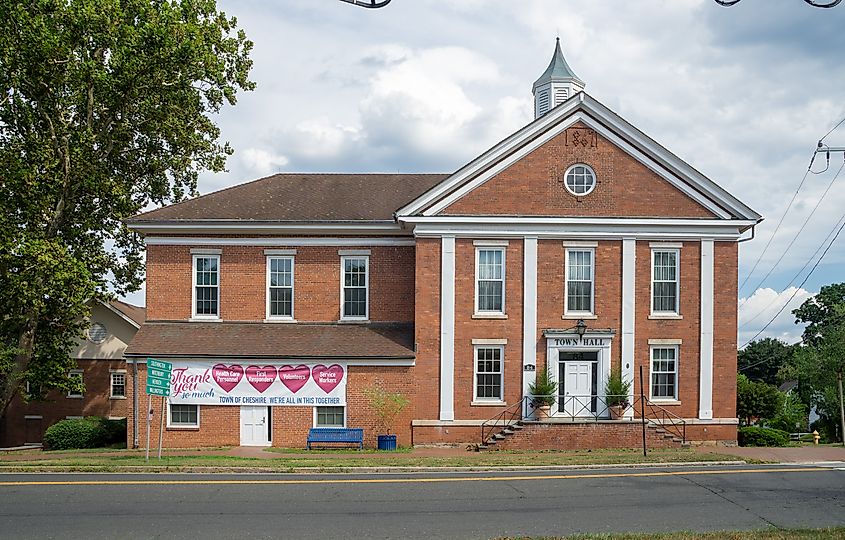 Cheshire Town Hall, Connecticut. Kenneth C. Zirkel - Own work via Wikimedia Commons.