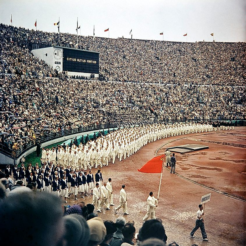 Soviet Union 1952 Olympic team. https://commons.wikimedia.org/wiki/File:Soviet_Union_1952_Olympic_team.jpg  https://upload.wikimedia.org/wikipedia/commons/c/c3/Soviet_Union_1952_Olympic_team.jpg Olympia-kuva Oy, CC BY 4.0 <https://creativecommons.org/licenses/by/4.0>, via Wikimedia Commons