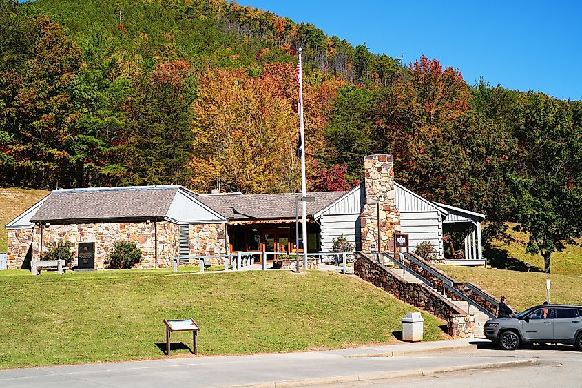 View of buildings around Statesville. Editorial credit: Fsendek / Shutterstock.com