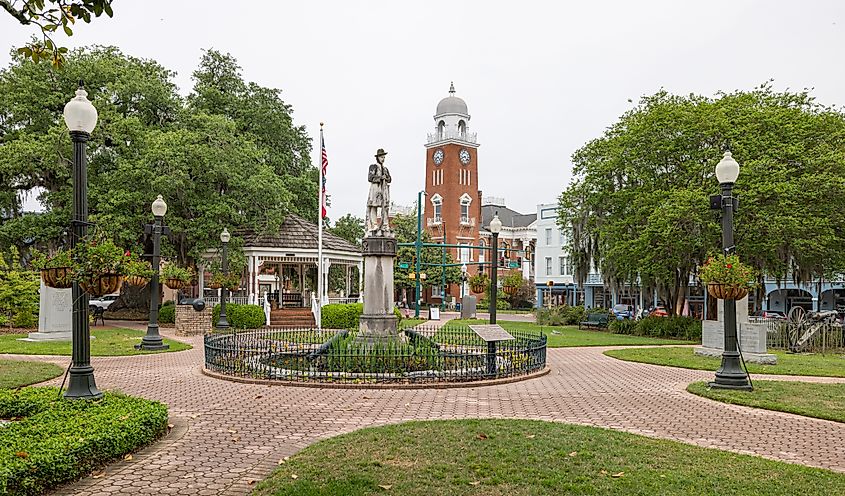  The Willis Park and its Civil War Monument in Bainbridge, Georgia.