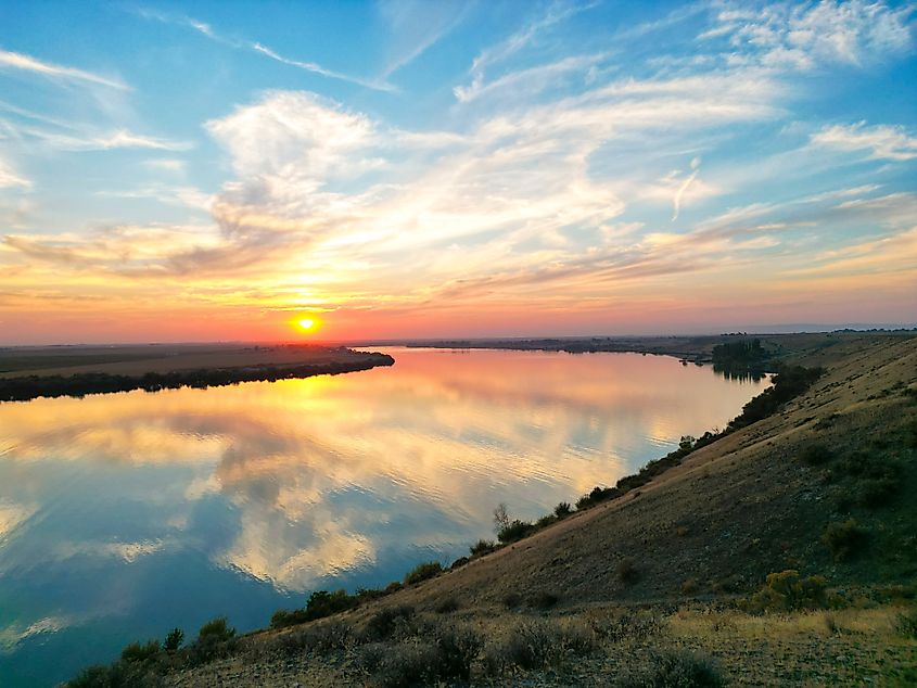 A vibrant sunset over Moses Lake in Washington