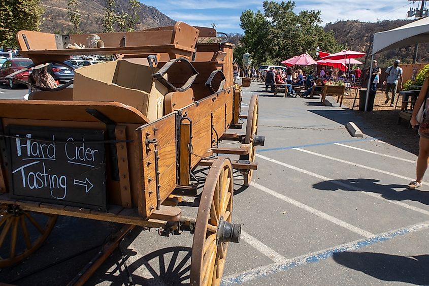 The Oak Glen Apple Festival: The Harvest U-Pick Greeting Area Curated By Los Rios Ranchos During the Apple Festival with Hard Cider Wine Tasting. Editorial credit: Gerald Peplow / Shutterstock.com