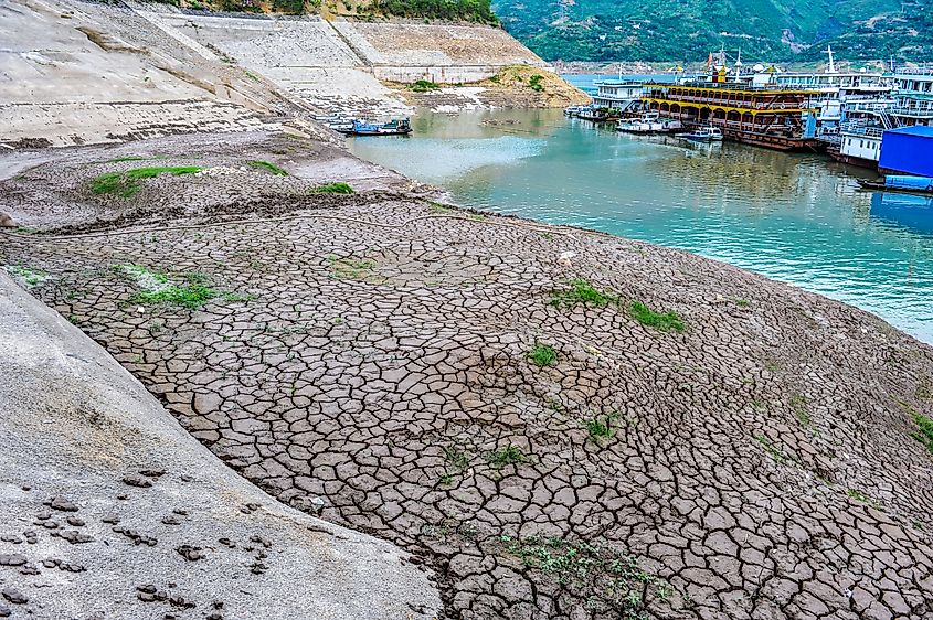 Dry and cracked land on the Yangtze River bed. Source: Shutterstock