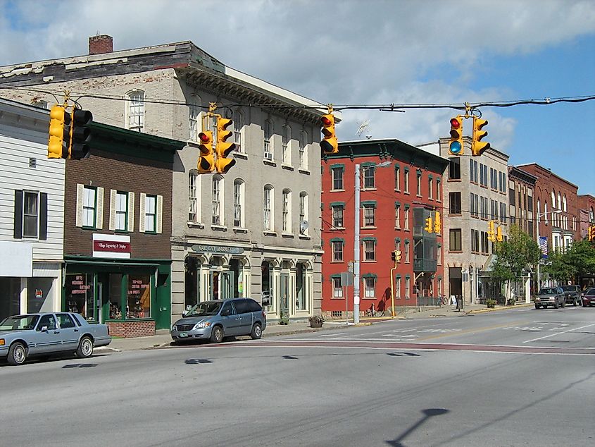 St. Albans Historic District. In Wikipedia. https://en.wikipedia.org/wiki/St._Albans_Historic_District By Mfwills - Own work, CC BY-SA 3.0, https://commons.wikimedia.org/w/index.php?curid=8712994