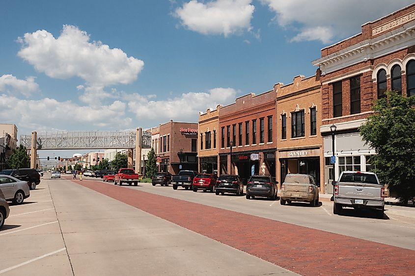 Salina, Kansas: Cars parked along businesses in downtown