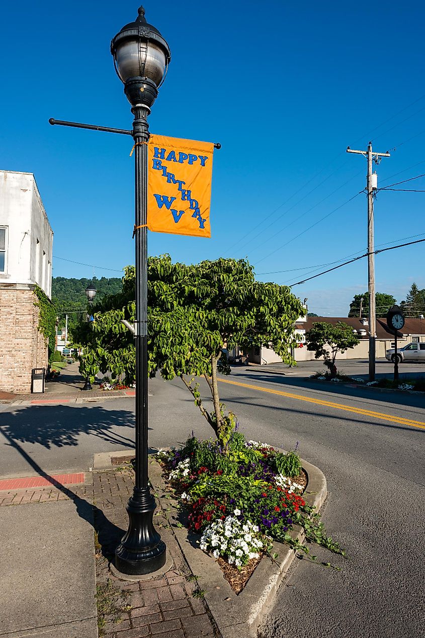 Main Street in Summersville, West Virginia, USA. Editorial credit: Malachi Jacobs / Shutterstock.com