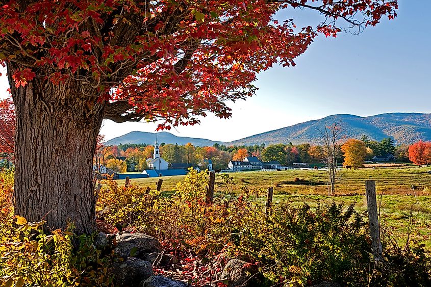 Vibrant fall foliage in the scenic town of Tamworth, New Hampshire