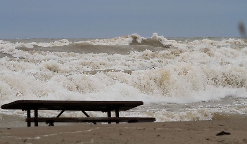 Lake Erie big waves May 2019 Ontario