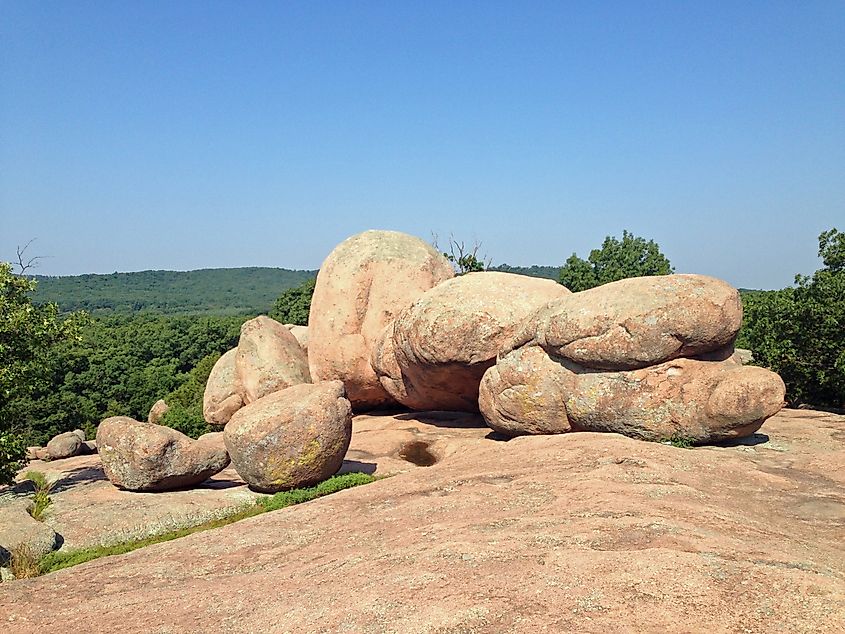 Elephant Rocks State Park. In Wikipedia. https://en.wikipedia.org/wiki/Elephant_Rocks_State_Park By Fredlyfish4 - Own work, CC BY-SA 3.0, https://commons.wikimedia.org/w/index.php?curid=27066631