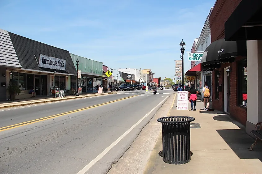 Businesses lined along Gault Avenue in Fort Payne, Alabama.