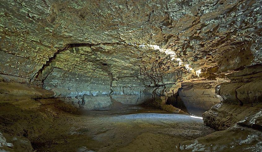 Cave-in-rock in Illinois State Park.