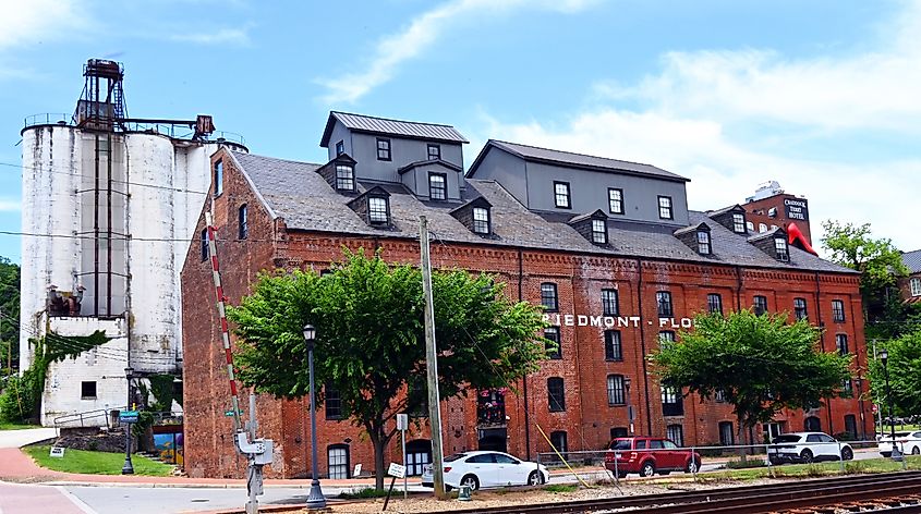 The repurposed Piedmont Flour Mill now a loft-apartment building in Lynchburg, Virginia. Editorial credit: The Old Major / Shutterstock.com