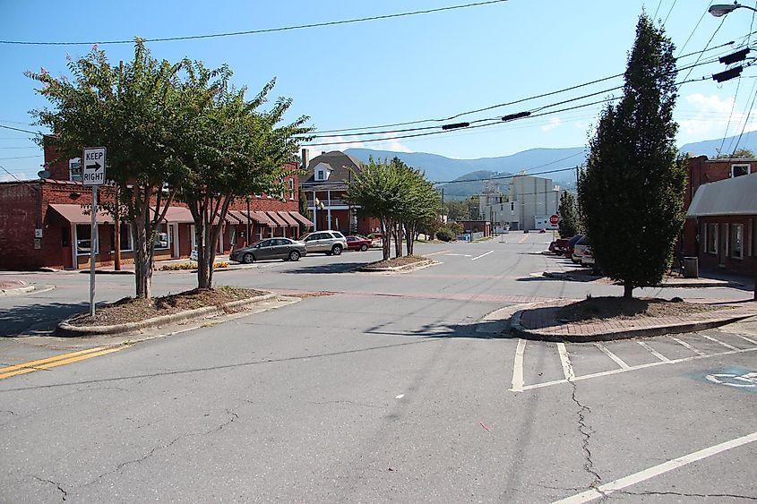 Street view of Downtown Chatsworth, Georgia.