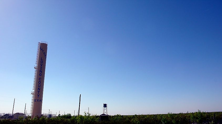 Water tower, Loving County By Matthew Rutledge from Seattle, WA - Watertower for 67 people, CC BY 2.0, https://commons.wikimedia.org/w/index.php?curid=46907130