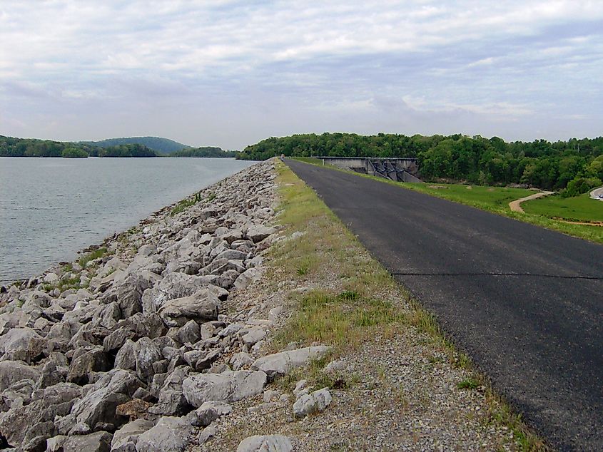 The shoreline of Bussell, Tennessee