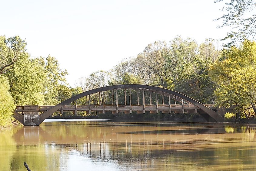 Neosho River Bridge near Hartford, Kansas. By SharonPapierdreams - Own work, CC BY-SA 4.0, Wikimedia Commons.