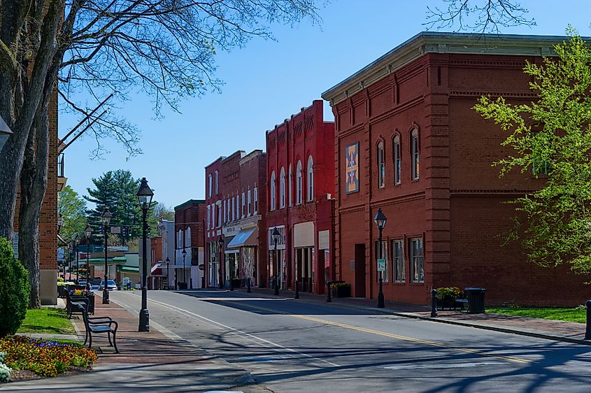 Settled in 1775 by the Grandparents of Davy Crockette in Rogersville. Editorial credit: Dee Browning / Shutterstock.com