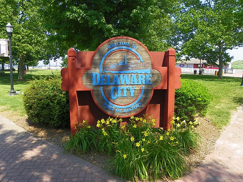 Sign welcoming visitors to Delaware city.