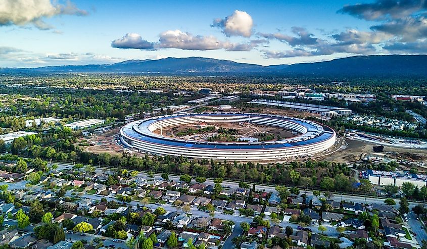 Aerial photo of Apple new campus building in Cupertino