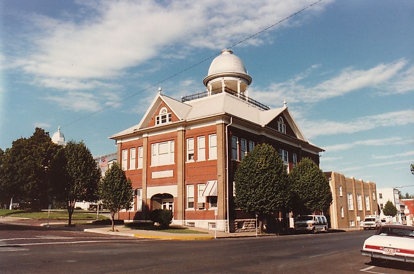  Lexington, Missouri: Lexington City Hall.