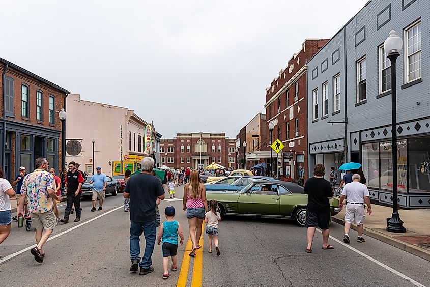 People out in downtown Elizabethtown for the Cruisin' The Heartland 2021 car show.
