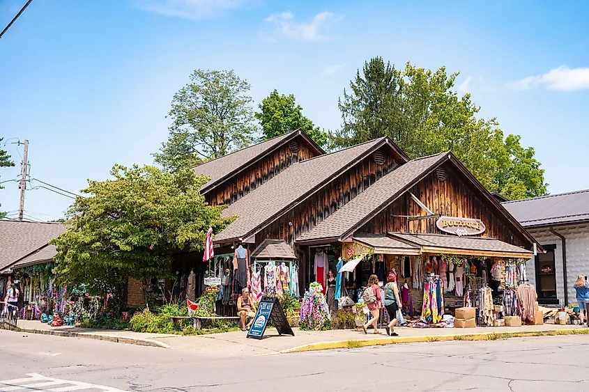 Street scene from historic downtown Nashville Indiana in Brown County. Editorial credit: Little Vignettes Photo / Shutterstock.com