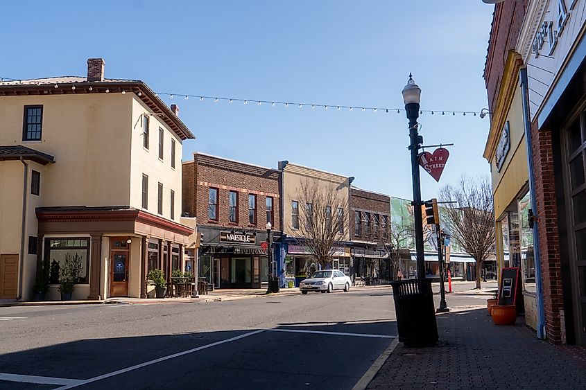 A view down a small main street in Cambridge, Maryland. Editorial credit: 010110010101101 / Shutterstock.com