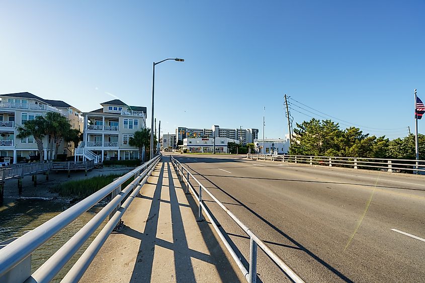 Pedestrian path on the S Banks Channel Bridge Wrightsville Beach, NC. Editorial credit: Felix Mizioznikov / Shutterstock.com