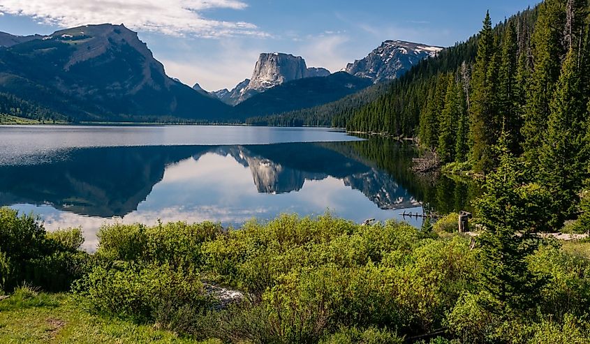 Lower Green River Lake with Squaretop Mountain in the distance. Part of the Wind River mountain range in the Bridger-Teton National Forest near Pinedale, Wyoming.