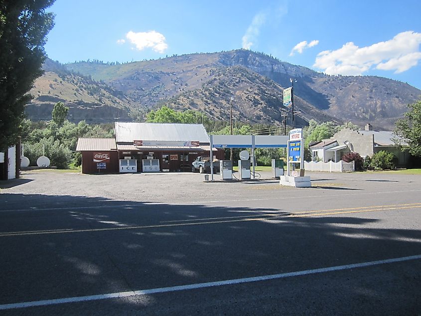 Store in Summer Lake, Oregon