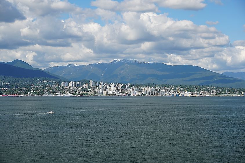 Thunder Bay harbor and cityscape 