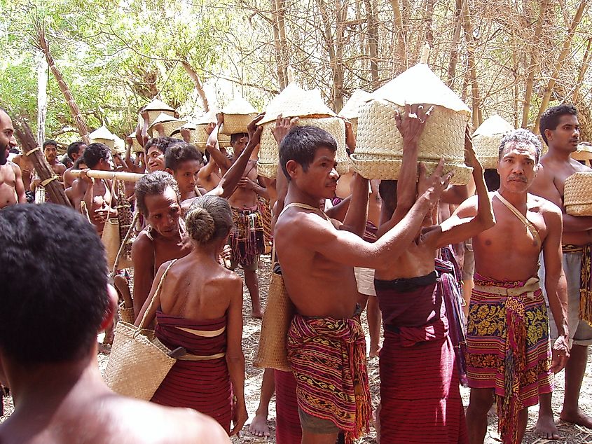 Baha Liurai preparation with offerings representing each clan, arranged by village hierarchy. Image Credit Josh Trindade via Wikimedia.