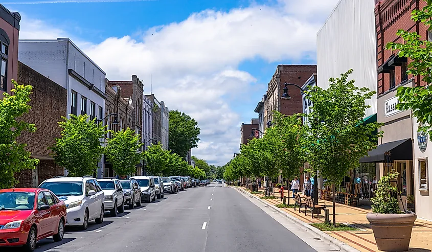 Looking west down Main Street in Washington, North Carolina.