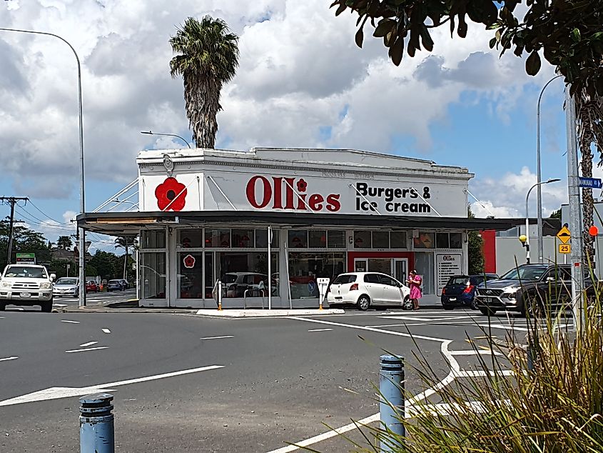 Ollies, a burger and ice cream parlour in Royal Oak, Auckland, New Zealand Image Credit Prosperosity via Wikimedia.