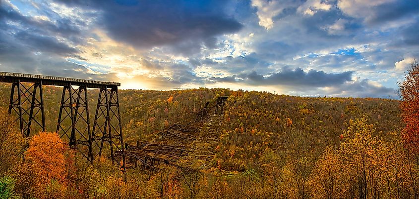 A panoramic shot of a beautiful Kinzua Bridge State Park in Pennsylvania, US, in autumn.