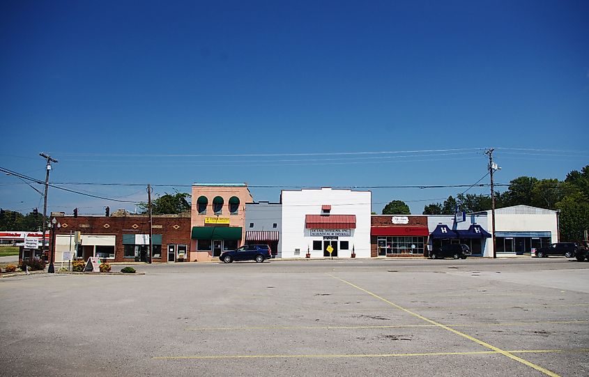 Businesses along Main Street (Tennessee State Route 7/Alabama State Route 53) in Ardmore, Tennessee