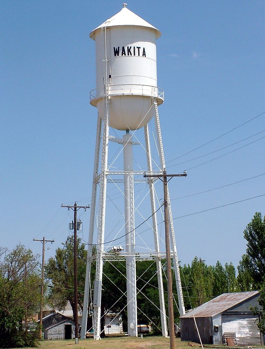 Photograph of the water tower in Wakita, Oklahoma.