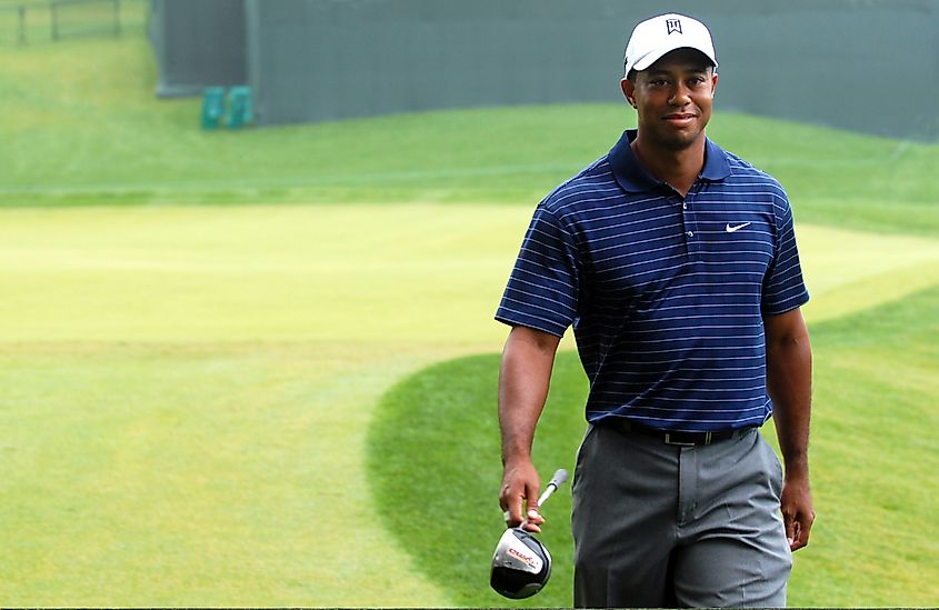 Tiger Woods smiling on the golf course. Image credit Pixel.la via Wikimedia.