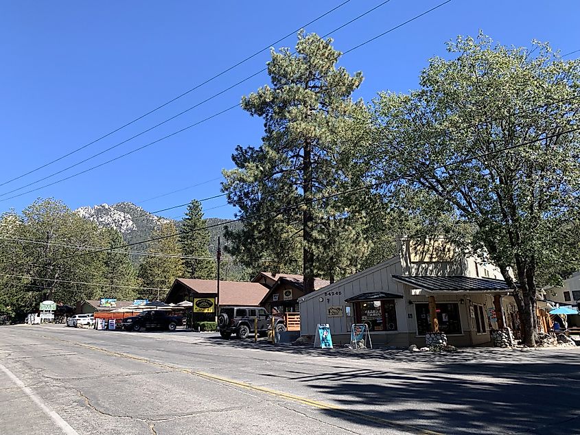 Street view of shops along Idyllwild, California.