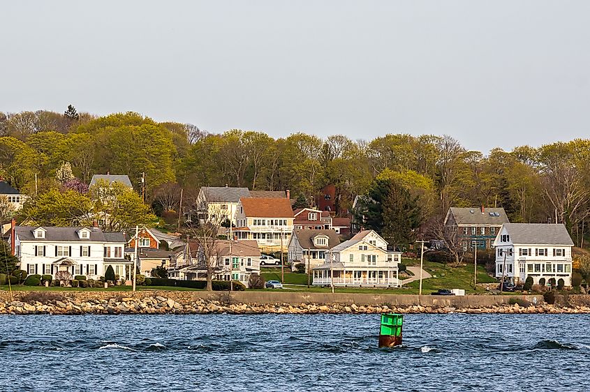  Sakonnet River and a small residential neighborhood in Tiverton, Rhode Island