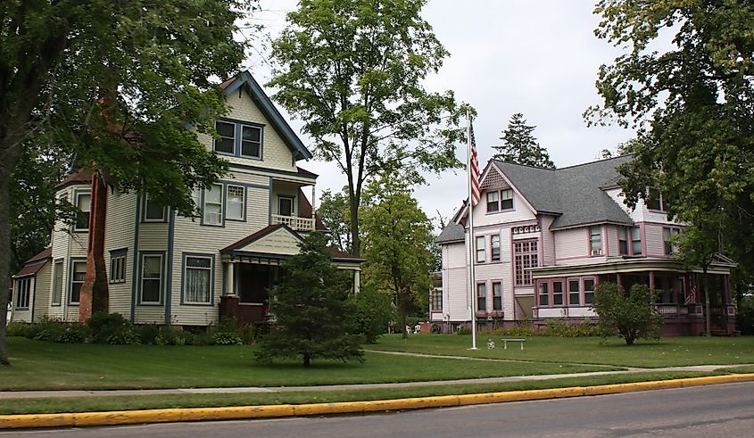 Two houses in the Center Avenue Historic District in w:Merrill, Wisconsin. It is listed on the National Register of Historic Places.