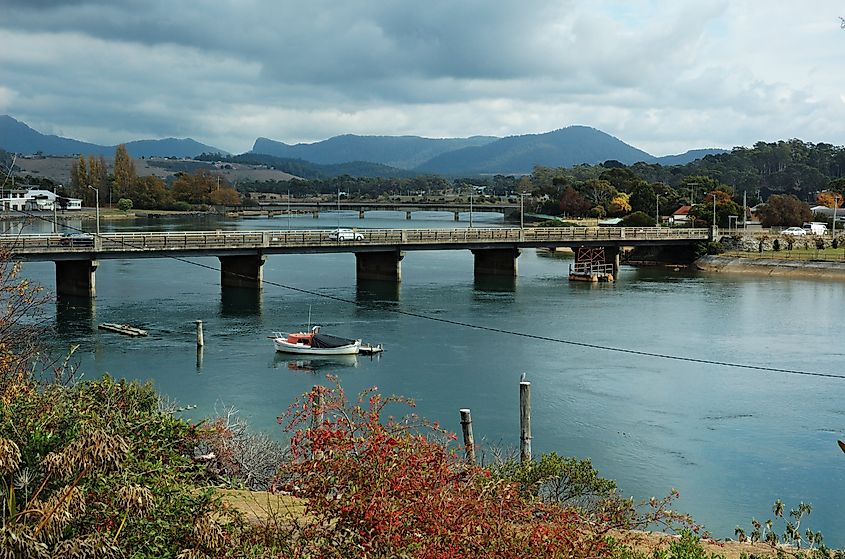 Leven River Bridge (Hobbs Parade), Ulverstone, Tasmania. 