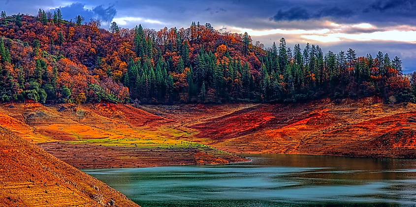 A view of the Shasta Lake reservoir during fall in California 