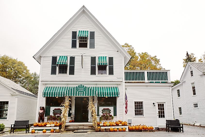 Exterior of Dorset Union Store decorated with seasonal Fall pumpkins on the front porch. Editorial credit: jenlo8 / Shutterstock.com